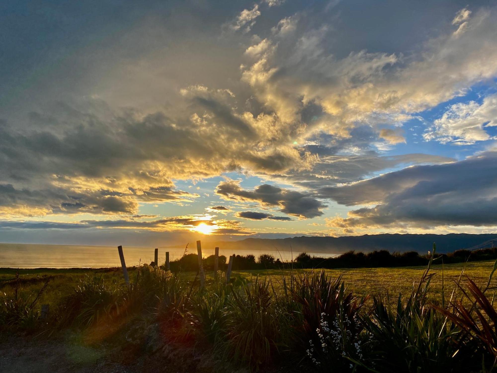 “The Cliffs” Humpridge View Motels Tuatapere ภายนอก รูปภาพ