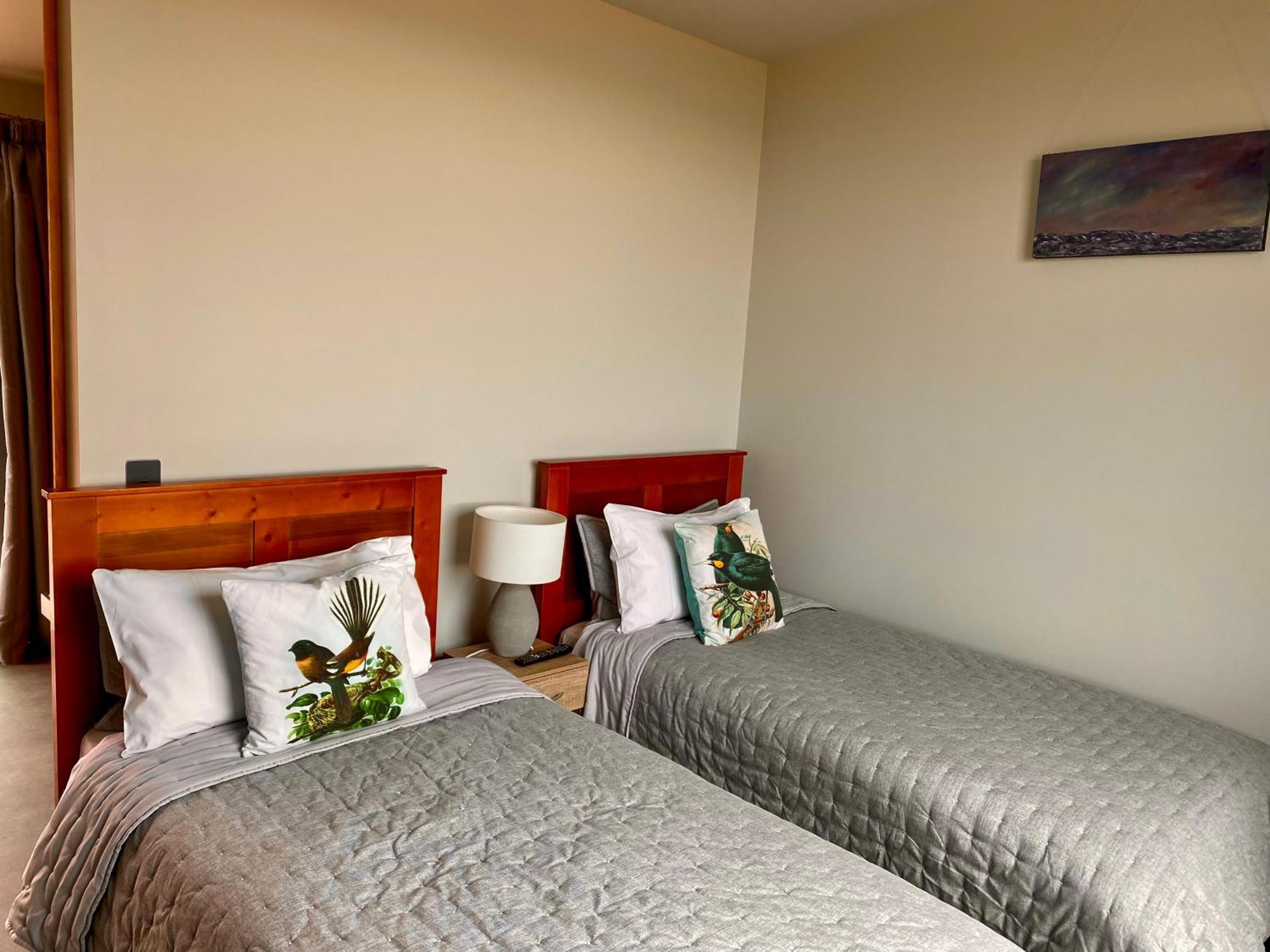 “The Cliffs” Humpridge View Motels Tuatapere ภายนอก รูปภาพ